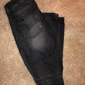 Distressed black American Eagle skinny jegginngs